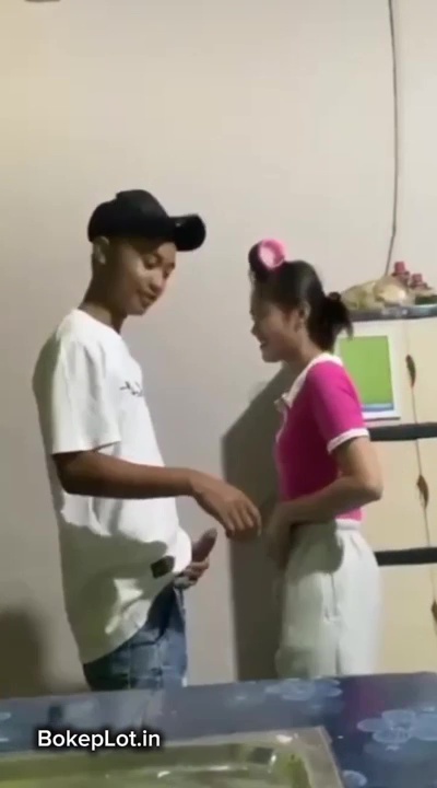 Bokep ESEMPE ABEGE Viral Adek Kakak Ngewe Di Dapur