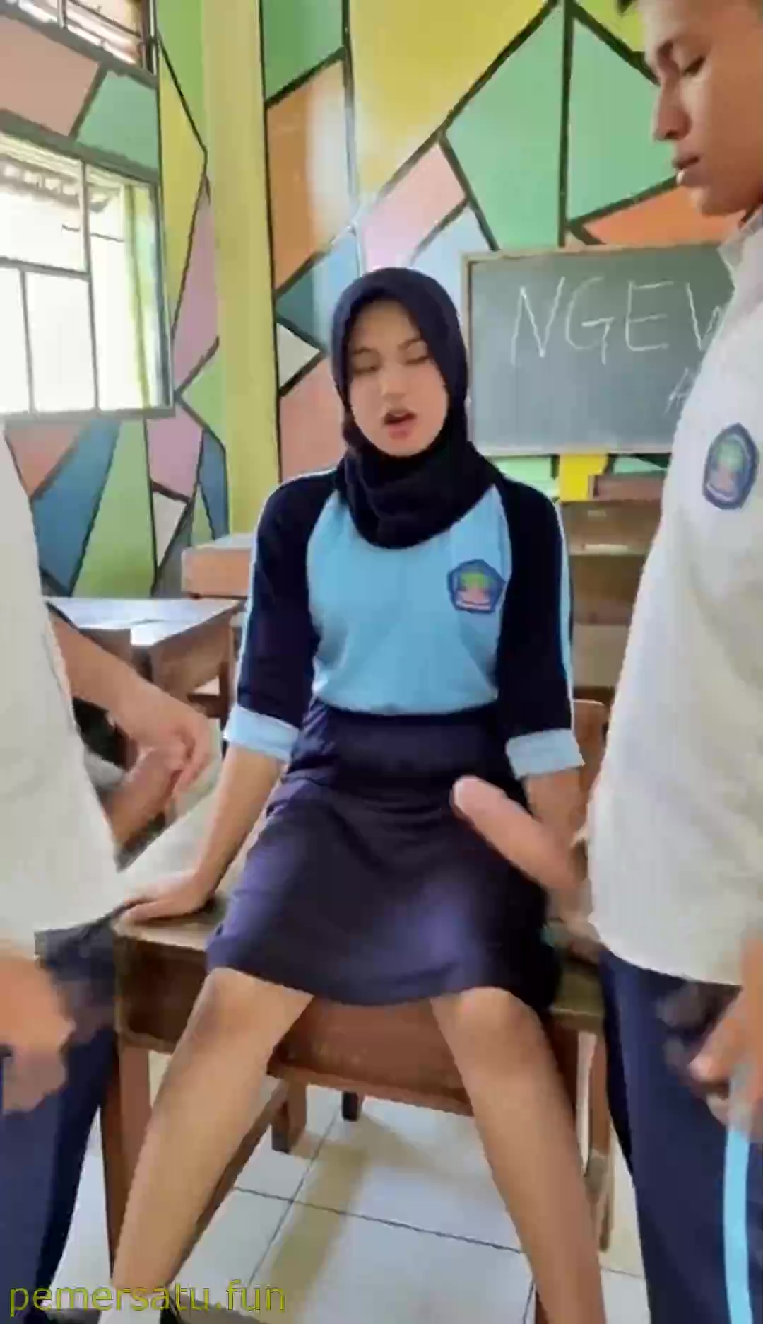 Anak Murid Esempe Seragam Olahraga Ngewe 3some Dalam Kelas